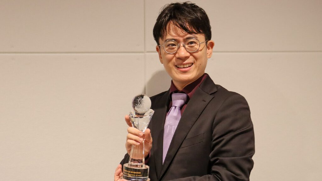 マジックの「発明部門」受賞者に、5年かけて作った技を見せてもらった